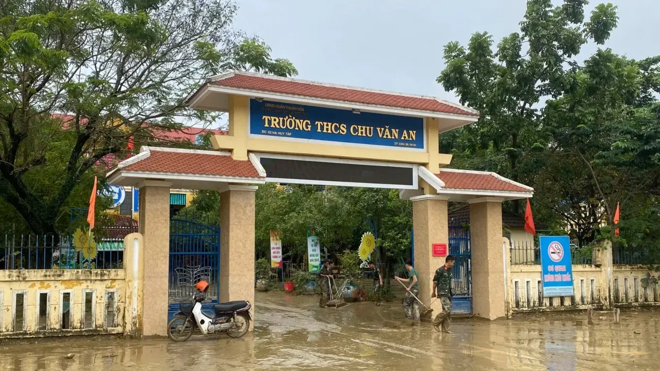 Học sinh thành phố Huế tiếp tục nghỉ học để tránh lũ